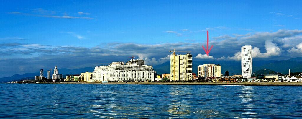 Nino Apartment On Pirosmani Batumi Room photo