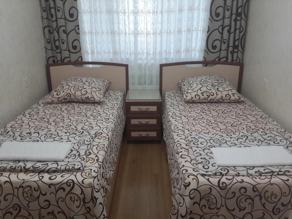 Nino Apartment On Pirosmani Batumi Exterior photo
